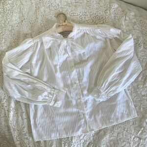 Vintage suttles and seawinds white blouse